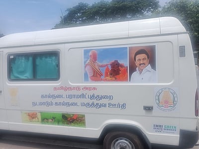 தமிழ்நாடு அரசின் கால்நடை பராமரிப்பு வேன்களில் முதல்வர் ஸ்டாலினுடன் பிரதமர் மோடி படம்!